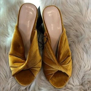 NWT FOREVER 21 Velvet Mules